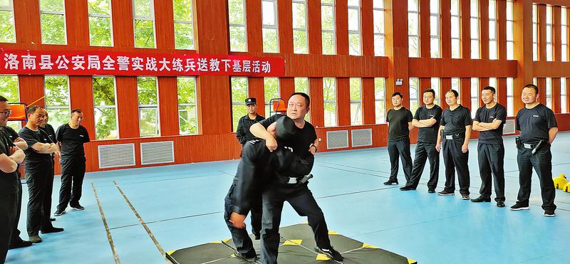 警务实战练兵 提高技能水平 